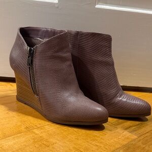 Journee Collection Textured Ankle Booties in Taupe